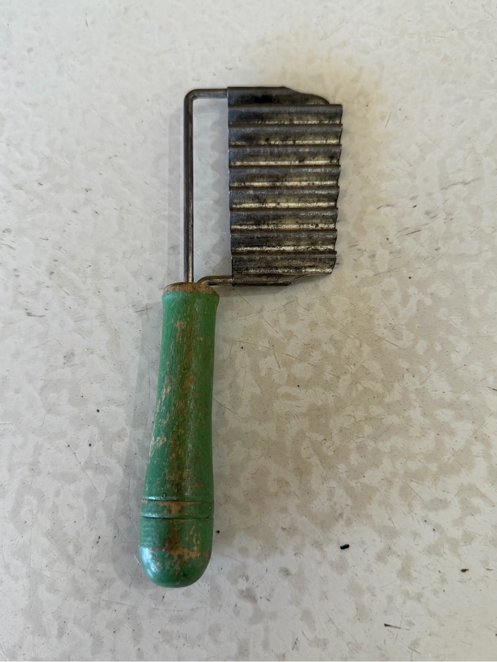 Vintage Crinkle Cutter with Green Handle
